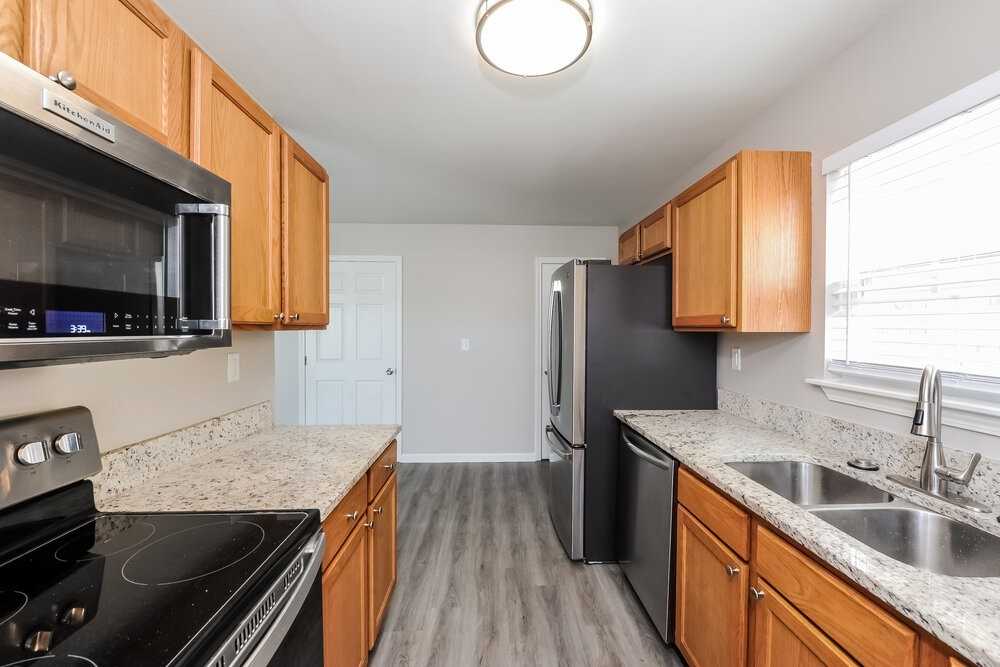 122 Village Pkwy - Photo 7 of 17