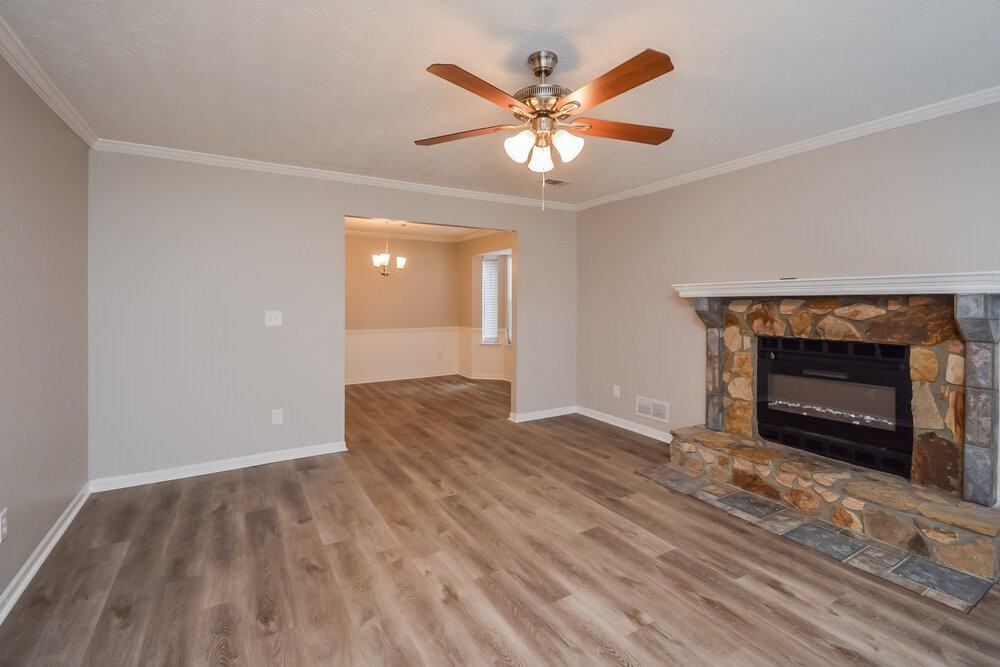 1053 Mainstreet Lake Dr - Photo 5 of 17