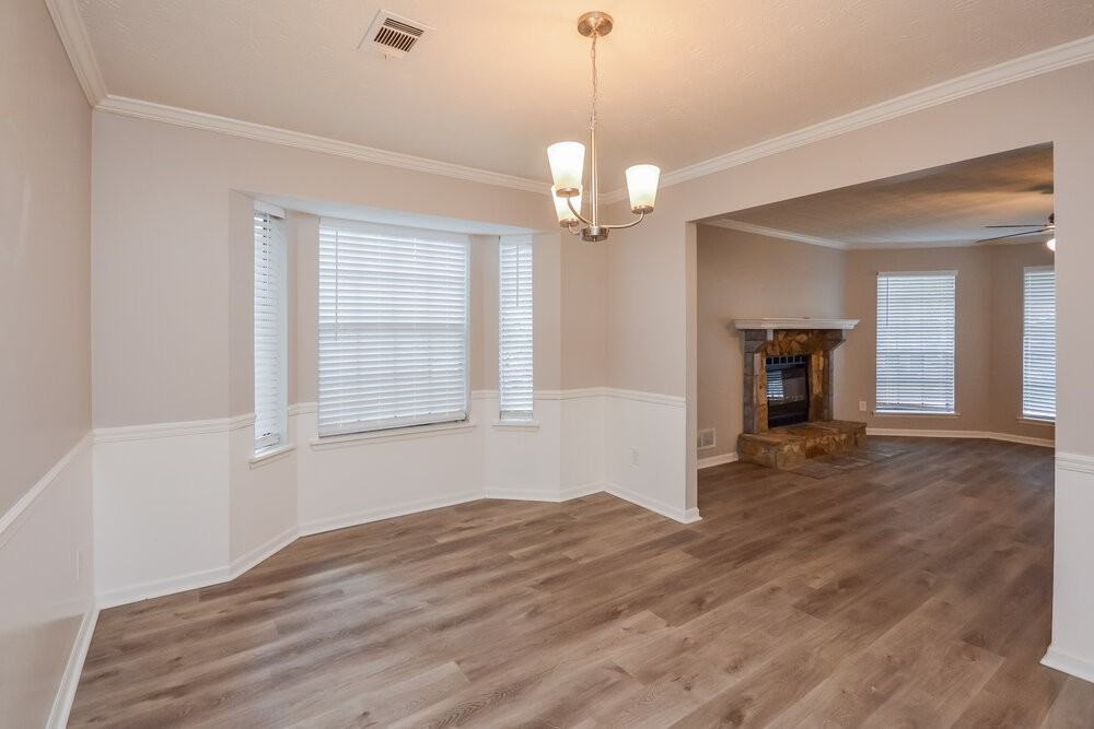 1053 Mainstreet Lake Dr - Photo 7 of 17