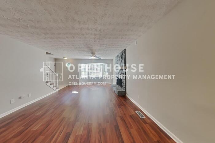 121 Chantilly Lane - Photo 4 of 20