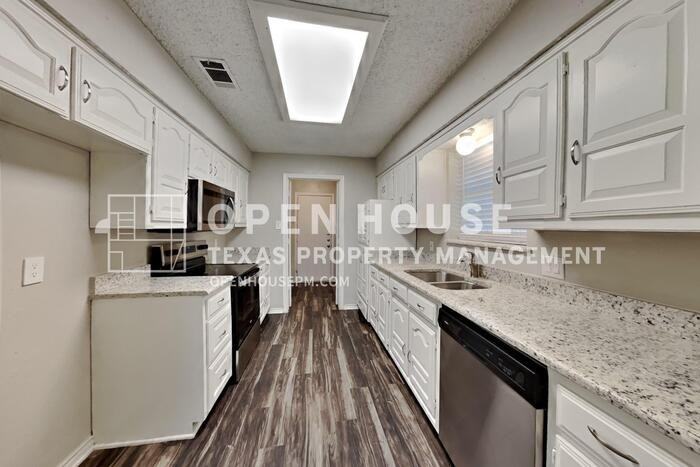 601 Stoneybrook Drive - Photo 7 of 21