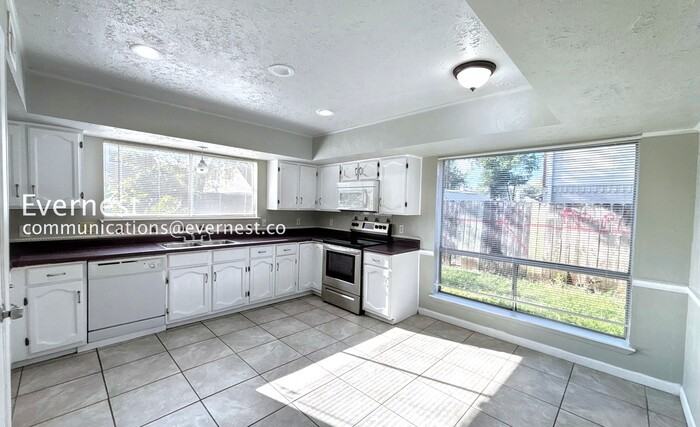 2315 Hampton Road - Photo 2 of 29