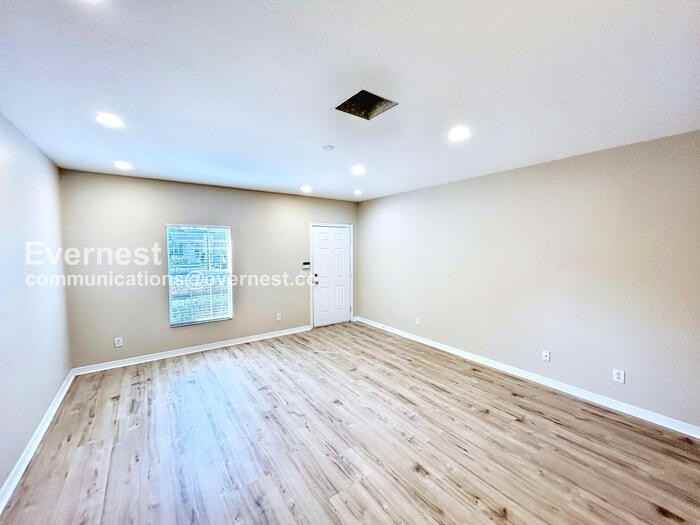 16351 Swan View Cir - Photo 3 of 31