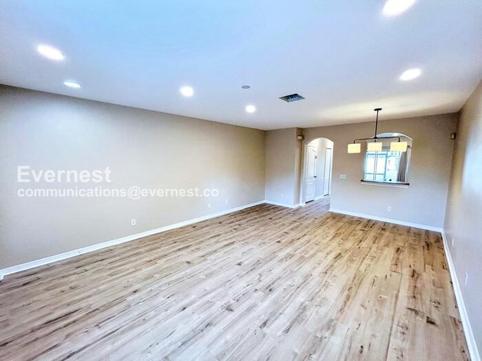 16351 Swan View Cir - Photo 5 of 31