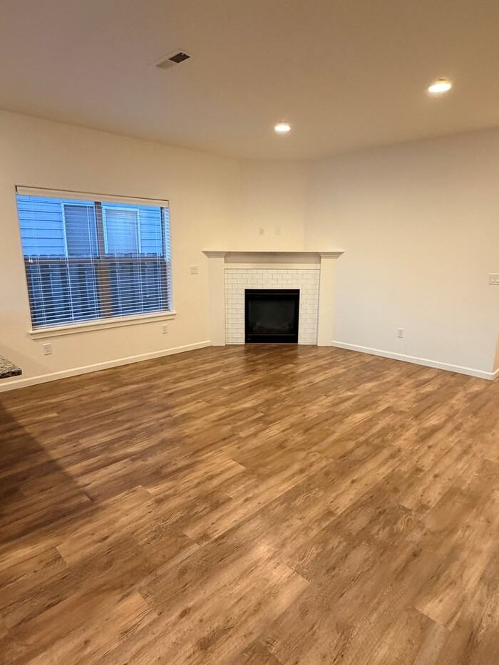 450 Southwest 3rd Avenue - Photo 5 of 16