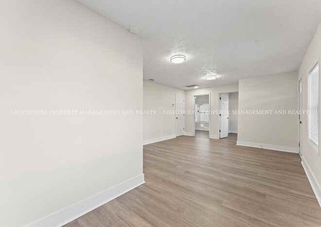 704 Willow Branch Ave - Photo 2 of 18