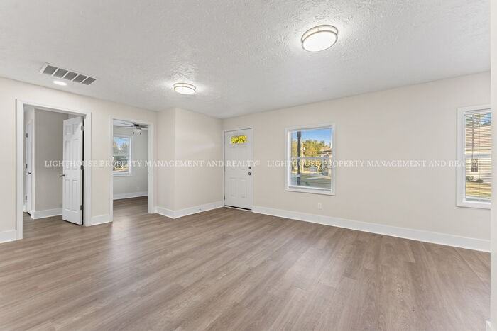 704 Willow Branch Ave - Photo 3 of 18