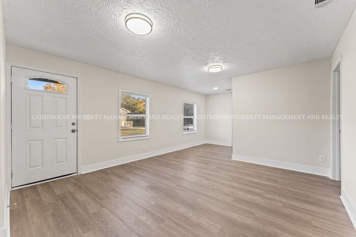 704 Willow Branch Ave - Photo 4 of 18