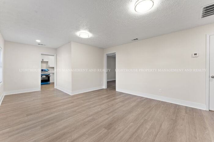 704 Willow Branch Ave - Photo 5 of 18