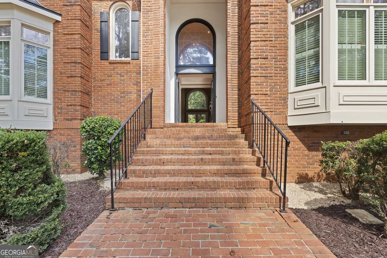 235 Smokerise Trace - Photo 3 of 39