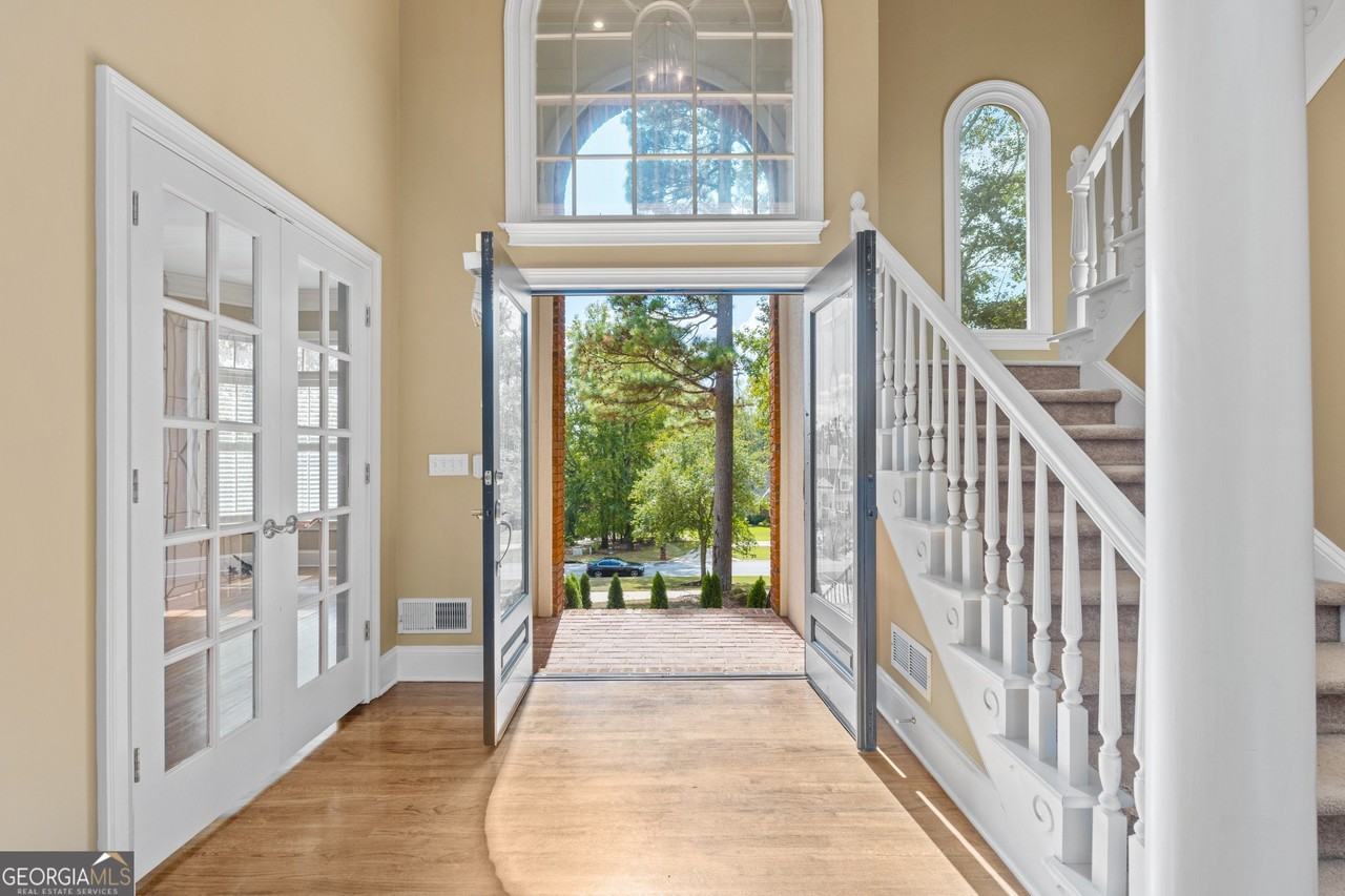 235 Smokerise Trace - Photo 4 of 39