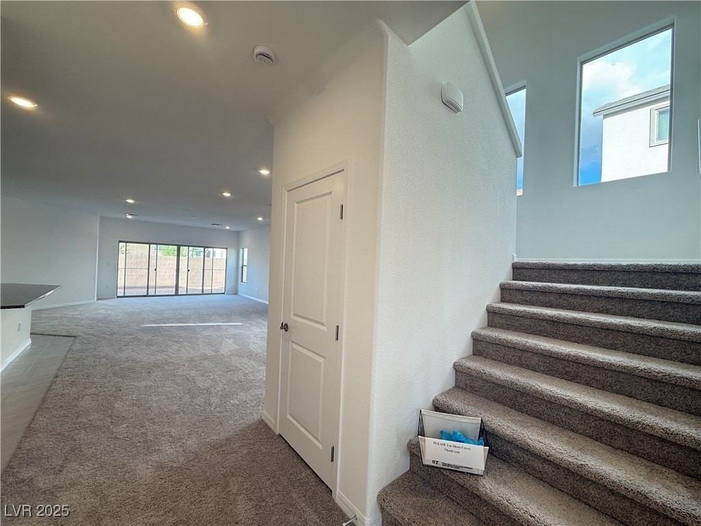 7516 Castlegreen Avenue - Photo 2 of 32