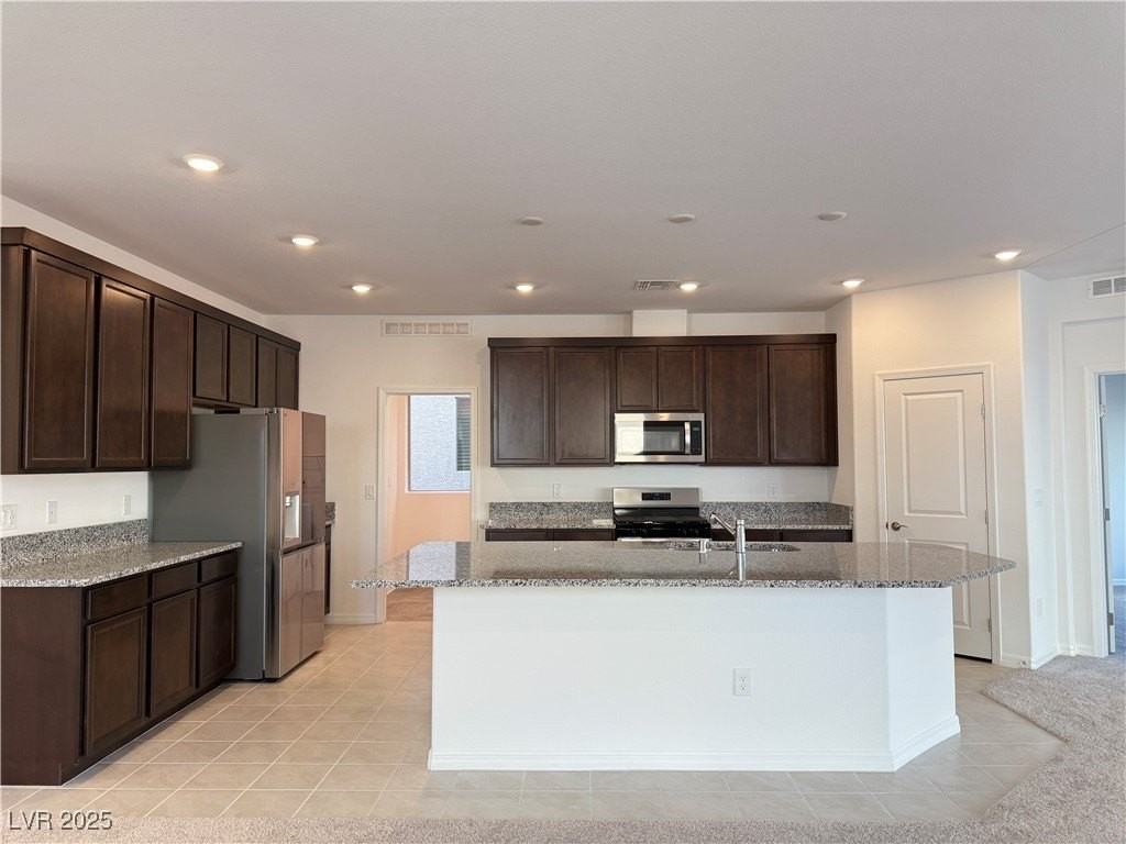 7516 Castlegreen Avenue - Photo 7 of 32