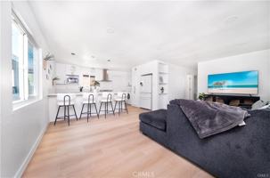 featured image of 1011 West Myrtle Street