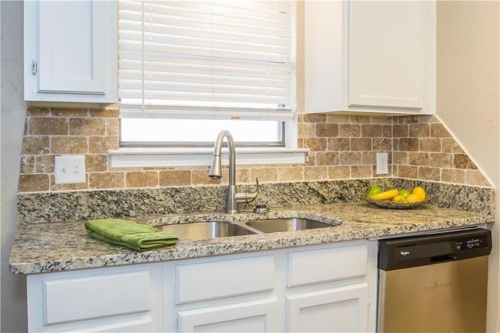 2405 Cranberry Ln - Photo 7 of 19