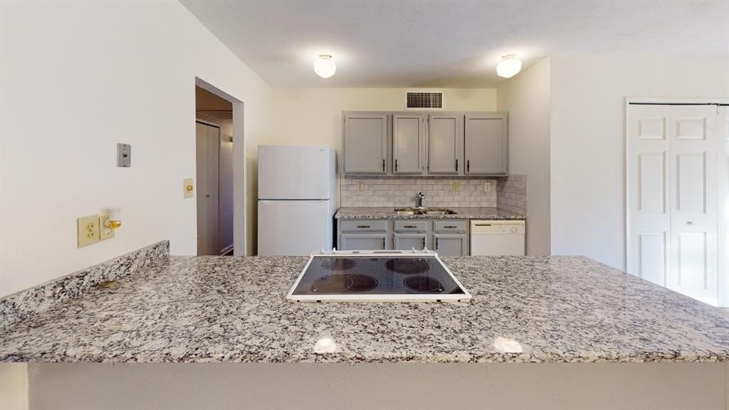 5620 Pearce St - Photo 4 of 18