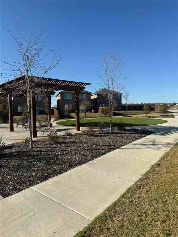 2114 Meadow Park Dr - Photo 4 of 31