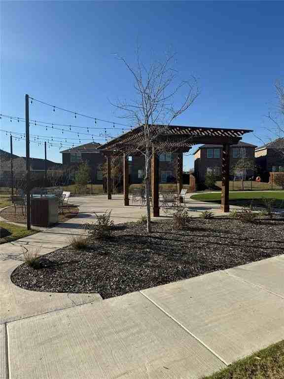 2114 Meadow Park Dr - Photo 6 of 31