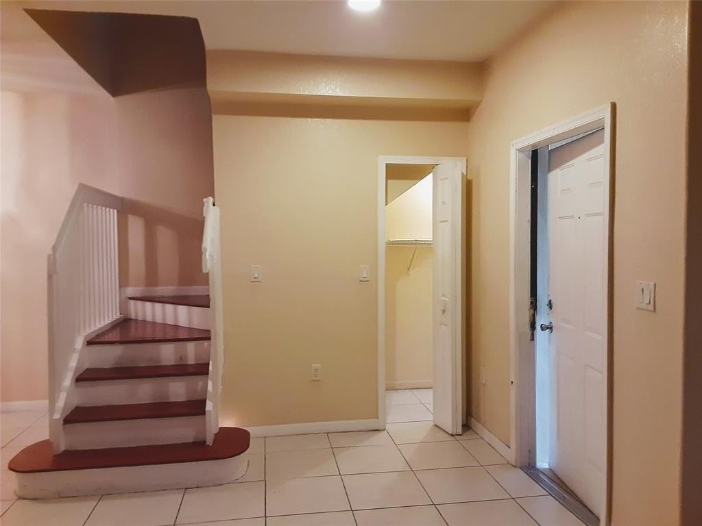 1425 Se 24th Ct - Photo 3 of 29