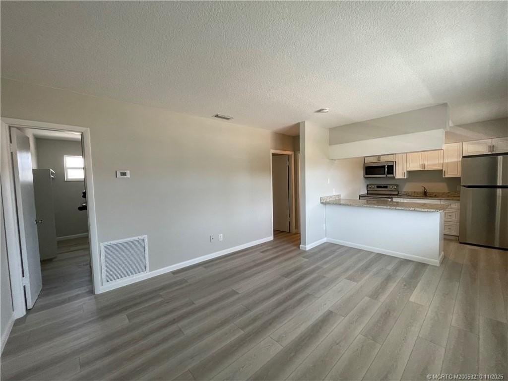 661 Hernando St Apt 9 #9 - Photo 3 of 10