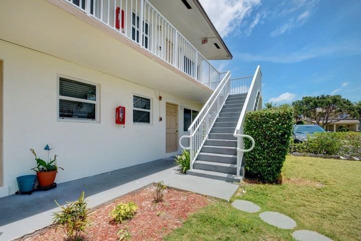 525 South Broadway - Photo 3 of 9