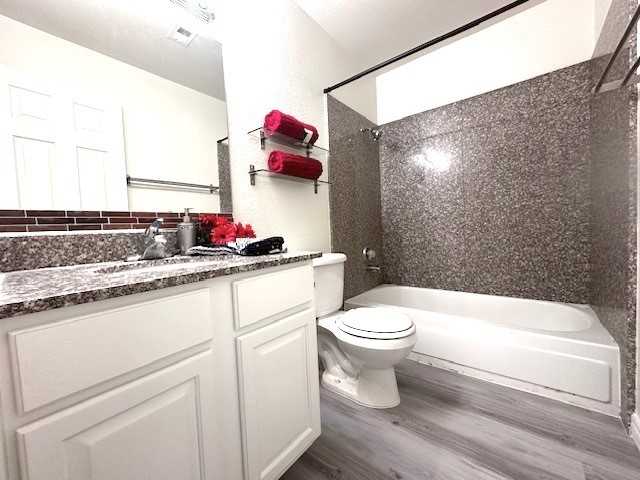 5181 River Glen Dr Bldg 215 #2ndFL - Photo 5 of 27