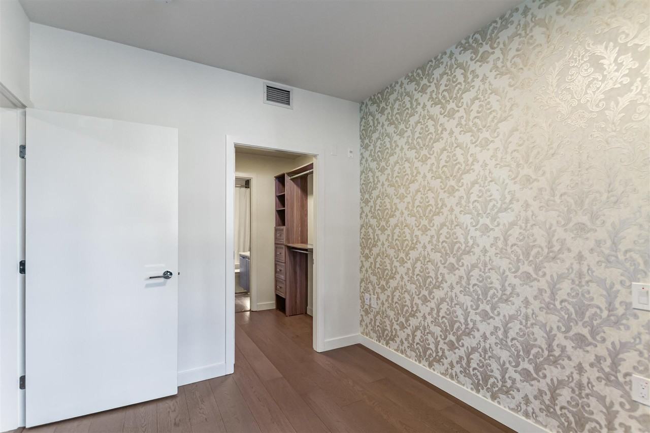 Cambie St - Photo 3 of 10