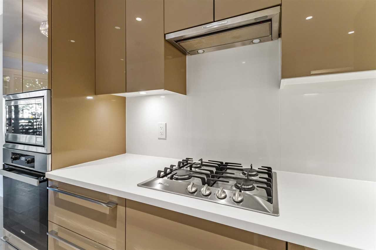 Cambie St - Photo 4 of 10