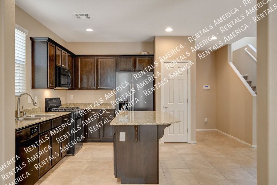 7463 Earnshaw Ave - Photo 6 of 30