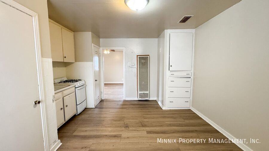 2520 41st Street #B - Photo 4 of 13