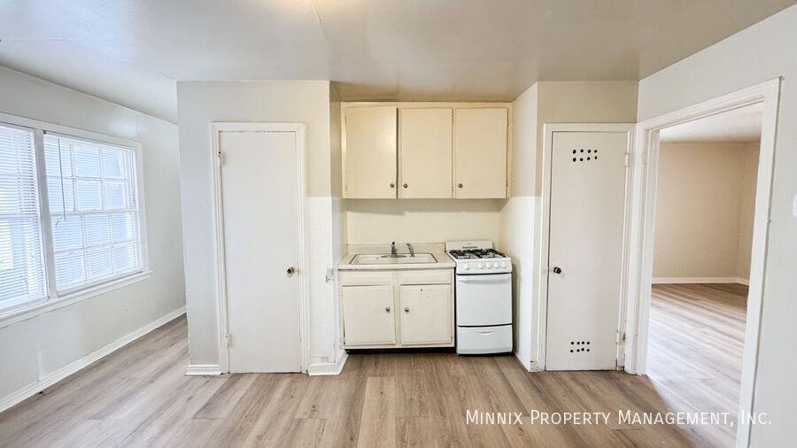 2520 41st Street #B - Photo 5 of 13