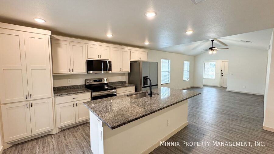 7729 Date Ave - Photo 7 of 18