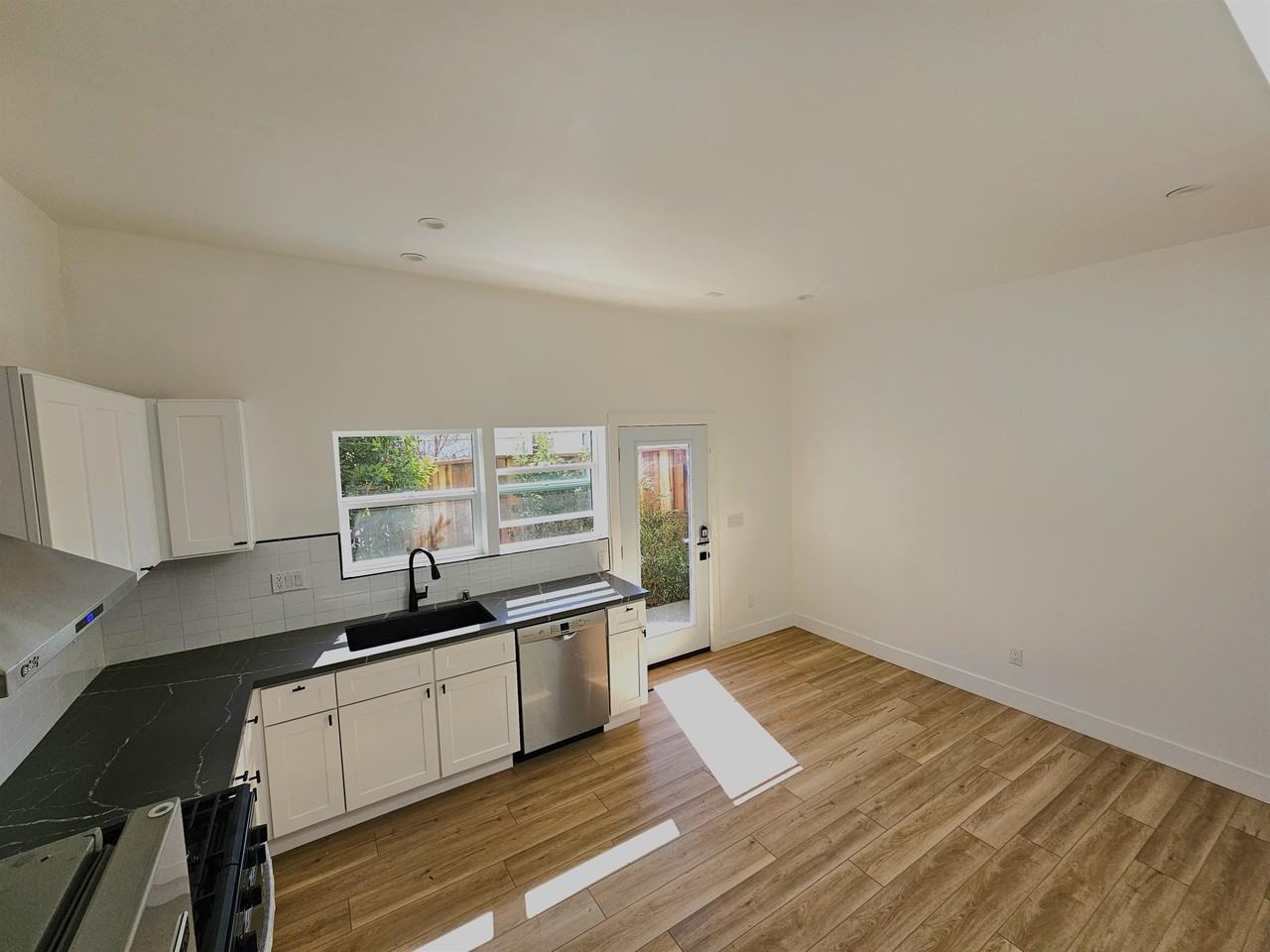 2711 W 60th St - Photo 7 of 50