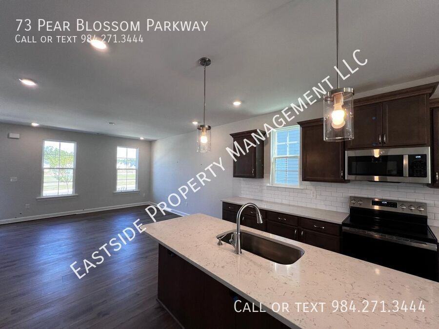 73 Pear Blossom Pkwy - Photo 2 of 25