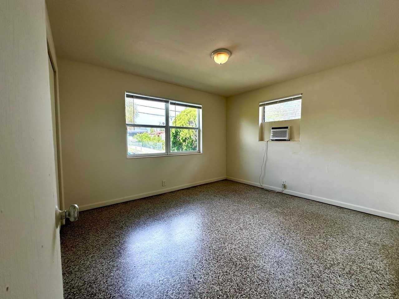 5712 Pinewood Ave #5712 - Photo 6 of 13