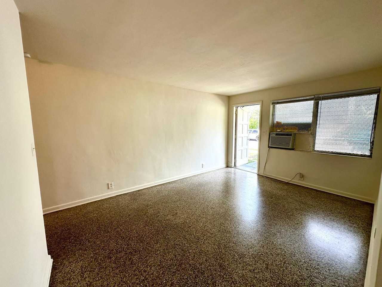 5712 Pinewood Ave #5712 - Photo 7 of 13