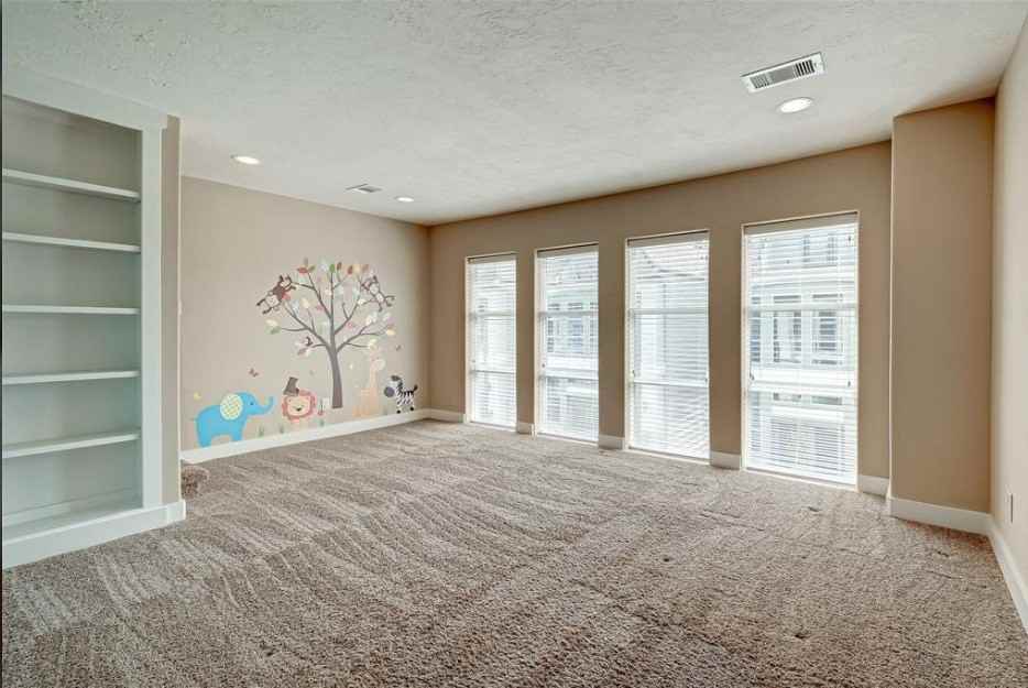 1215 Wentworth St #1215 - Photo 3 of 23