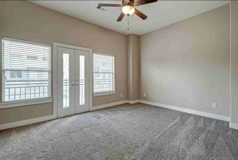 1215 Wentworth St #1215 - Photo 4 of 23