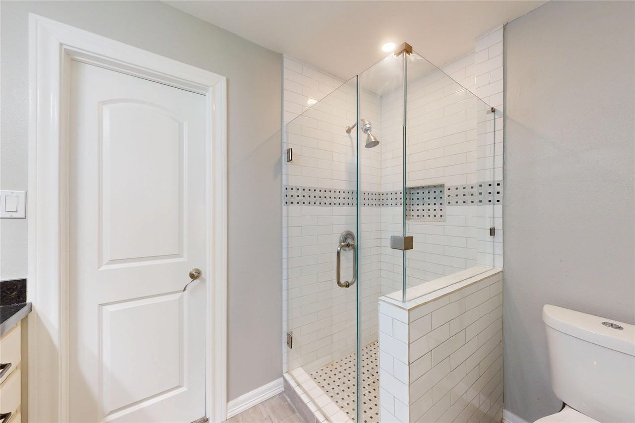 5850 Braesheather Dr #5850 - Photo 3 of 30