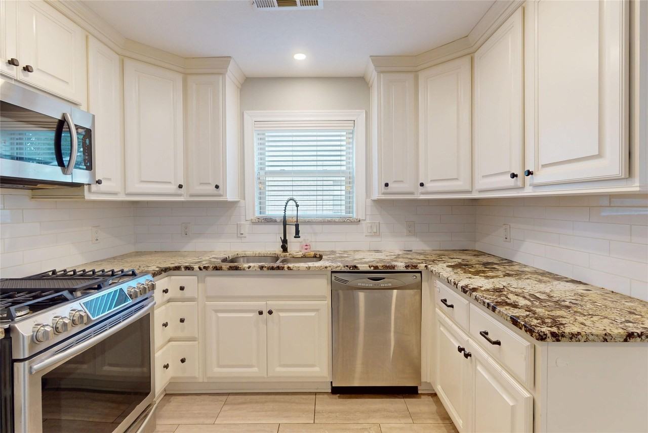 5850 Braesheather Dr #5850 - Photo 5 of 30