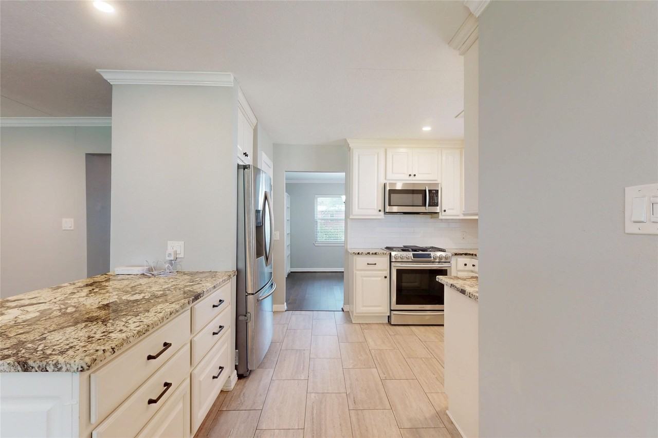 5850 Braesheather Dr #5850 - Photo 7 of 30