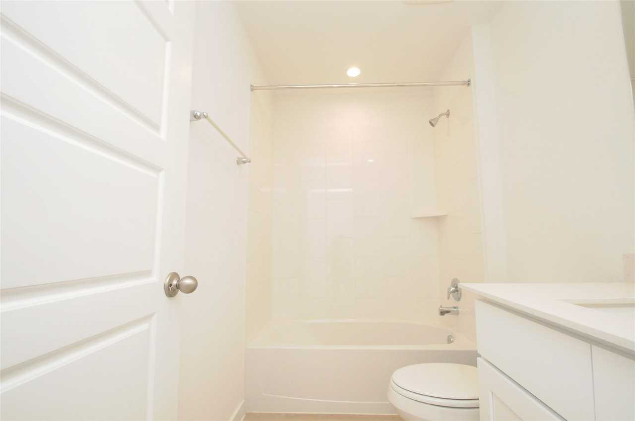 1410 Island Grove Dr #1410 - Photo 3 of 48