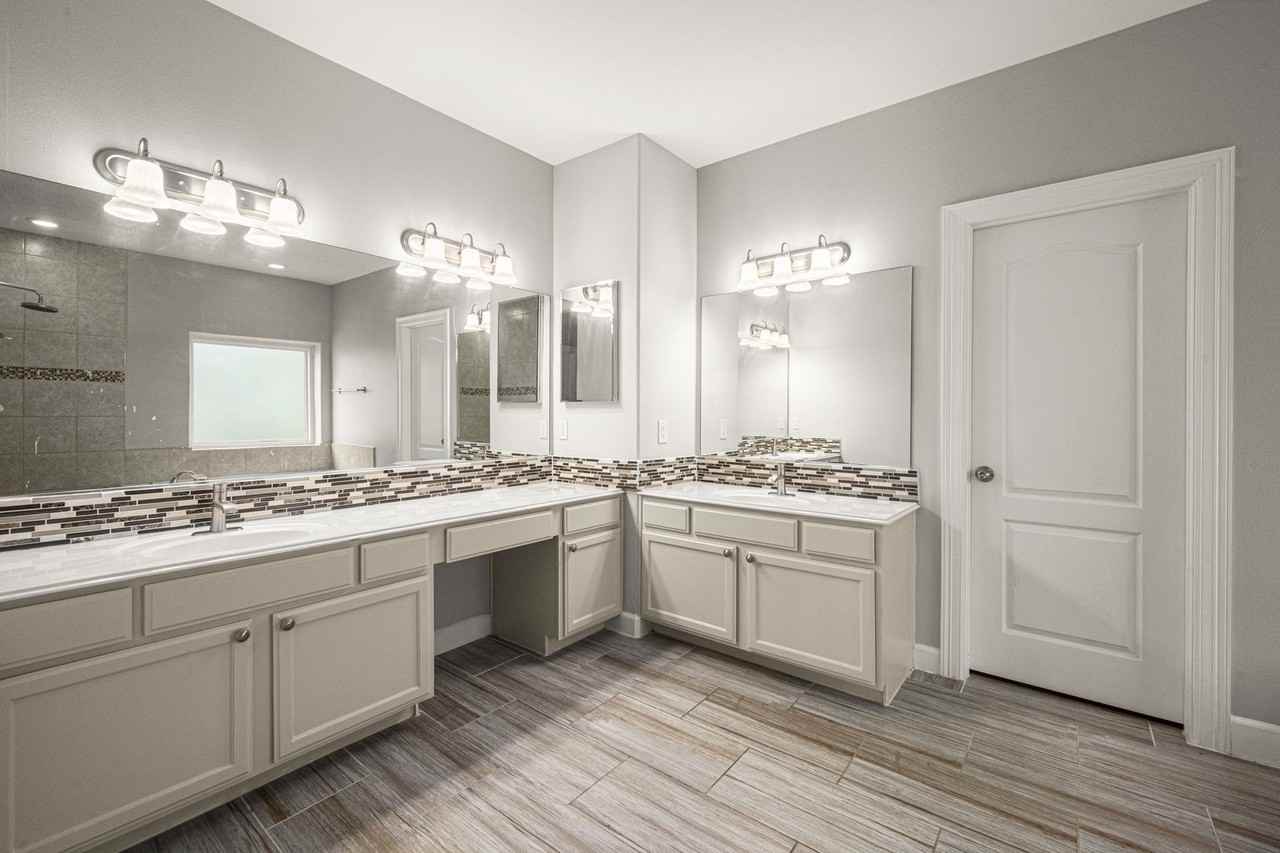 107 Island Blvd #107 - Photo 3 of 38