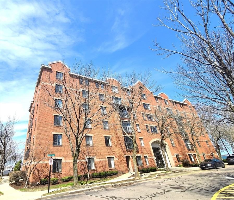 65 North Point Drive #65-302 - Photo 5 of 16