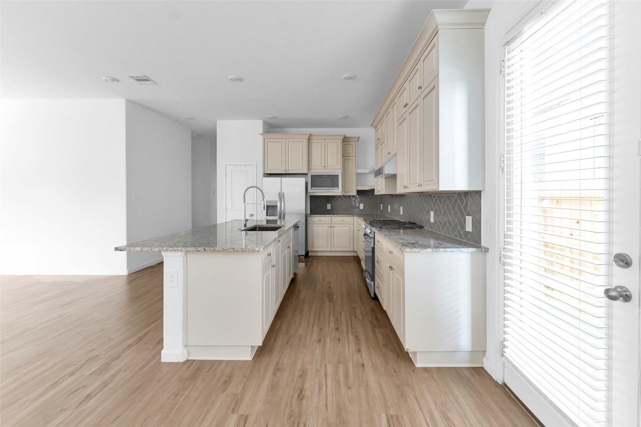 1426 Northwood Bluff Ln #1426 - Photo 7 of 44