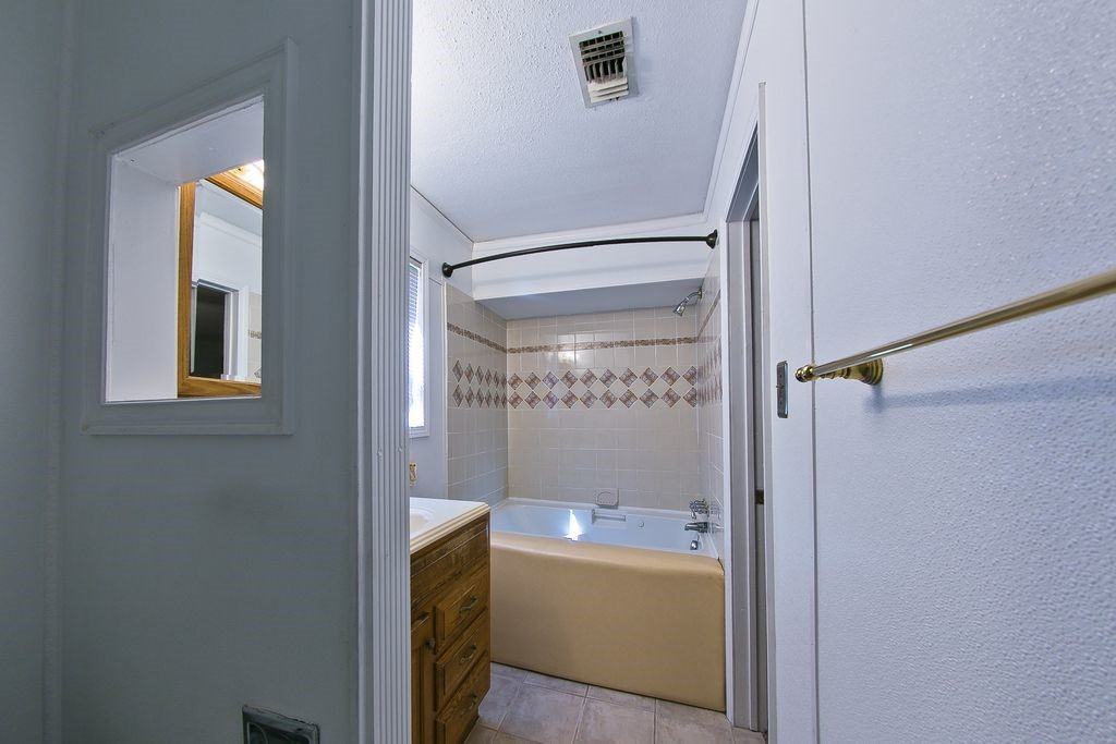 8435 Sterlingshire St #8435 - Photo 4 of 29