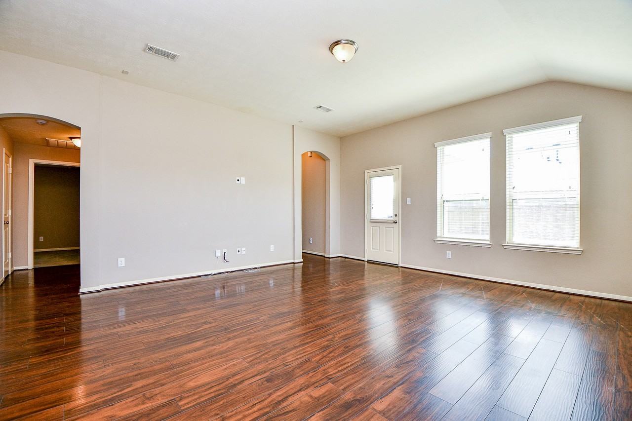 2023 Manchester Crossing Drive #2023 - Photo 2 of 50