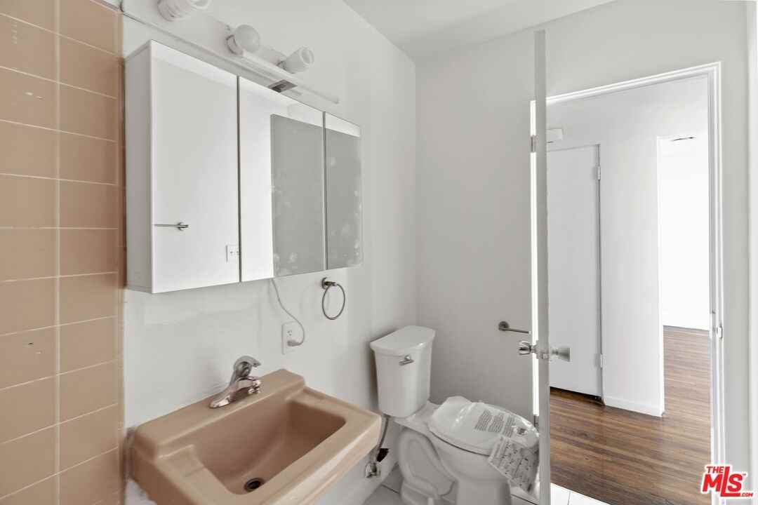 1233 Barry Avenue #1233-201 - Photo 3 of 15