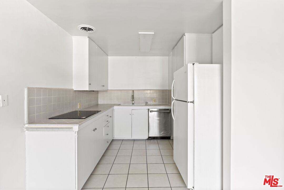 1233 Barry Avenue #1233-201 - Photo 4 of 15