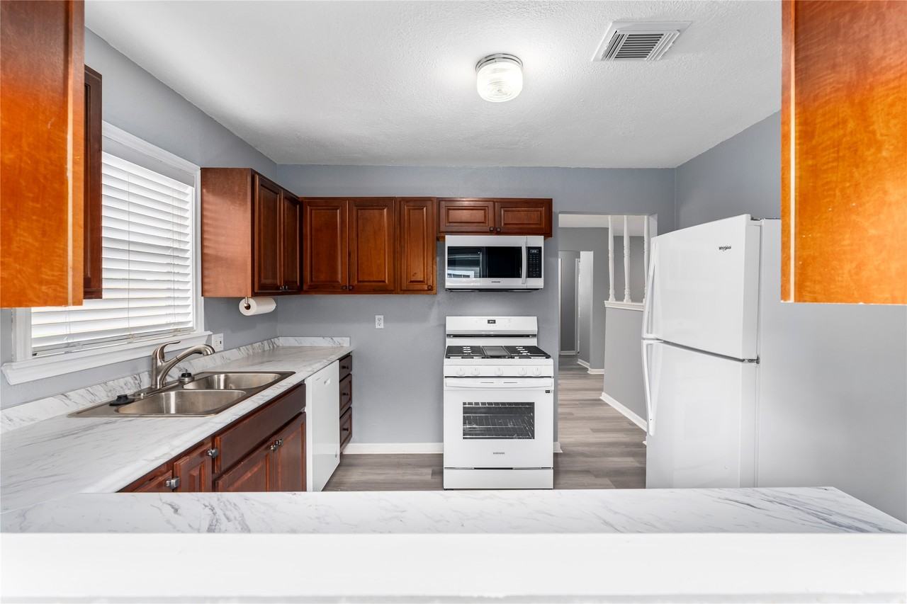 5703 Minden Street #5703 - Photo 5 of 26